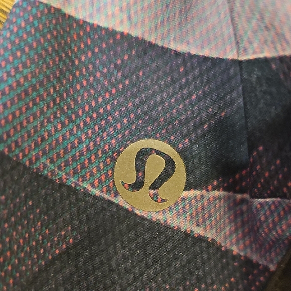 lululemon atheletica Drop It Low athletic shorts Pretty Prism Multi Black print - Picture 3 of 10